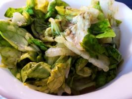 Friss saláta tökmagolajjal